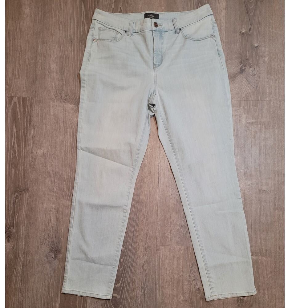 Chico's So Slimming Light Wash Straight Leg Jeans High Rise Relaxed Fit Medium